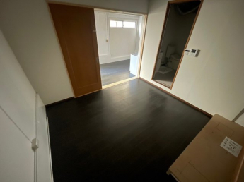 コンパクトで使いやすい洋室です