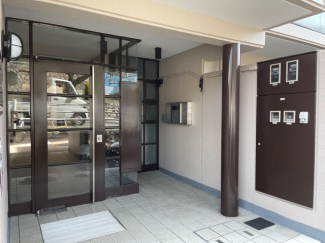 落ち着いたエントランスです