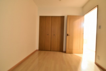 ①洋室4.6帖　寝室や子供部屋に