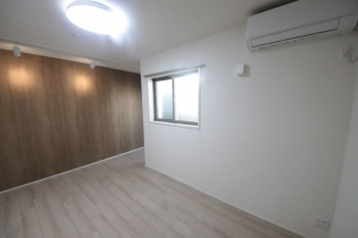 ゆったり過ごせる居間です