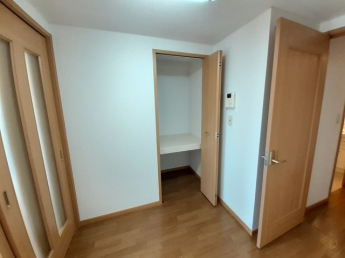 こちらの居間で趣味の時間をお楽しみください