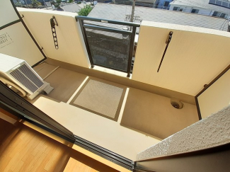 外からの目が気にならないバルコニーで洗濯物が干せます