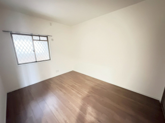 明るい洋室です