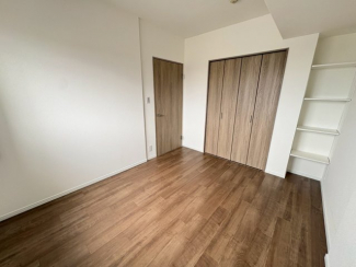 ゆったりした洋室です