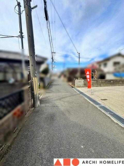 南側(公道)　幅員約4m、接面約7.4m