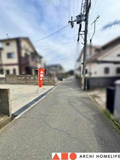 南側(公道)　幅員約4m、接面約7.4m