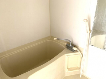 松山市東長戸３丁目のアパートの画像