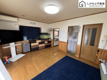 採光良好なリビングは、ご家族の憩いの空間。居心地の良い快適な安らぎの場所にもなりそうです。