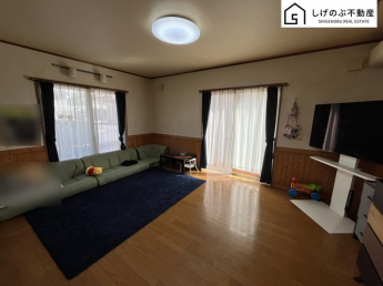 採光良好なリビングは、ご家族の憩いの空間。居心地の良い快適な安らぎの場所にもなりそうです。