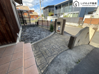 玄関アプローチです。