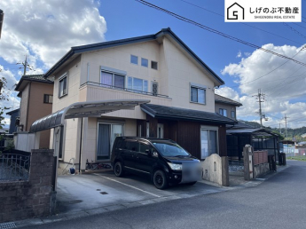 スーパーやコンビニエンスストアが充実しているので買い物にとても便利です♪
石部小学校
石部中学校