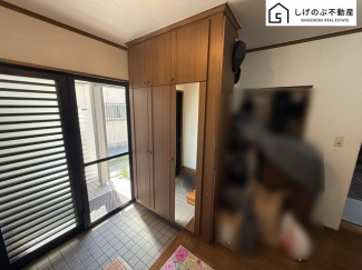 玄関横には大家族にも対応可能なシューズクローゼットが完備されています。