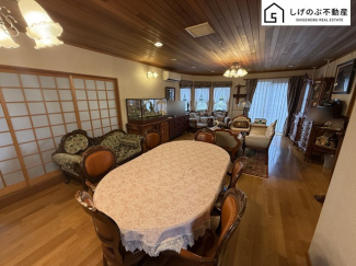 家族の食事や団らんのほか、子供を遊ばせたり、友人を招いたりするＬＤＫは住まいの中心。