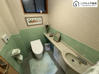 換気にも配慮した窓付きのトイレスペースとなっています。