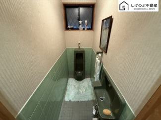 換気にも配慮した窓付きのトイレスペースとなっています。