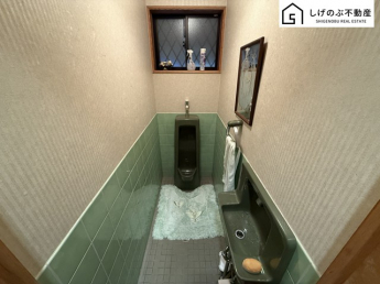 換気にも配慮した窓付きのトイレスペースとなっています。