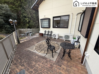 お子様のプール遊びや、ガーデニング、特設カフェで秋の夜長を楽しんだり、日光浴やＢＢＱ、楽しみ方は様々です。