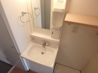 明るい洗面所です