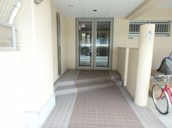 毎日通るエントランスはこのようになっています