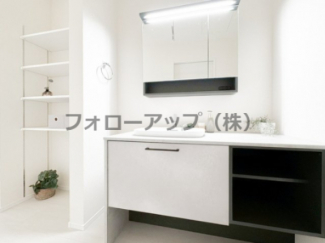 独立洗面台あり、毎朝おしゃれに忙しい女性の方におすすめです