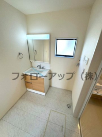 独立洗面化粧台が付いています