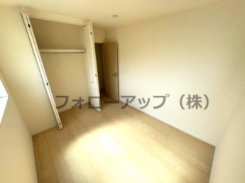 コンパクトで使いやすい洋室です