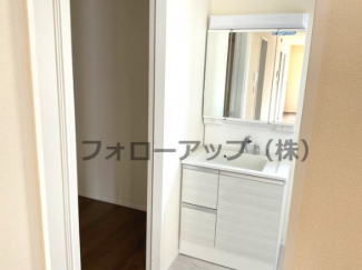 独立洗面台あり、毎朝おしゃれに忙しい女性の方におすすめです