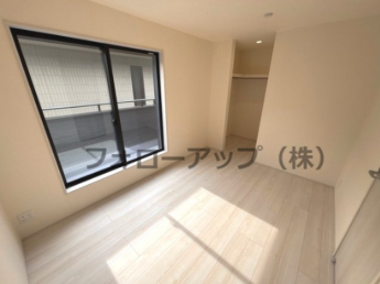 明るい洋室です