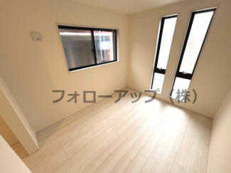 使い勝手のいい洋室です