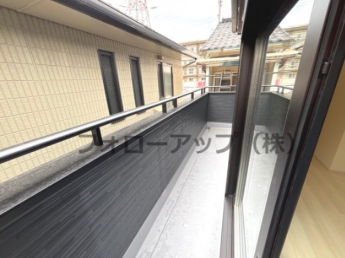 お洗濯にも便利なバルコニー付き