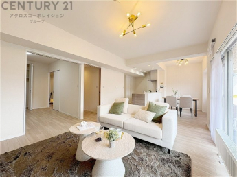 リビングダイニングは家族や友人とのコミュニケーションを楽しむ場所でくつろぎながら食事や会話を楽しめ、多目的に利用できリラックスできる空間です。家庭内の中心として機能し、快適な生活をサポートします。
