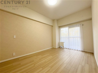 リラックスできるプライベート空間で、快適な睡眠をサポート。個人の好みに合わせたインテリアや寝具で心地良さを追求。プライベートな時間を過ごし、リフレッシュする場所におすすめです。
