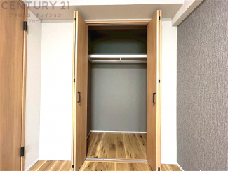 衣類やアクセサリー、小物類の収納が便利で整理整頓がしやすく、部屋の美観を保ちつつ、スペースを最大限に活用できます。衣服のしわやダメージを防ぎ、長持ちさせることができます。