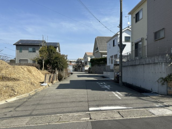 【前面道路含む現地写真】