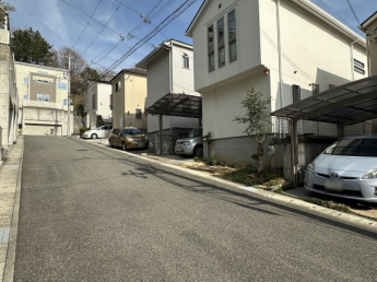 【前面道路含む現地写真】