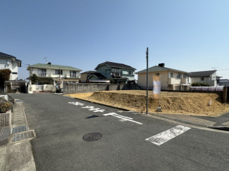 【前面道路含む現地写真】