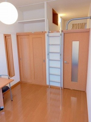 使い勝手のいい寝室です