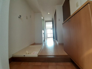 収納もある玄関です