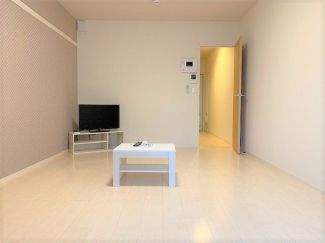 落ち着いて過ごせるお部屋なので、寝室にいかがでしょうか