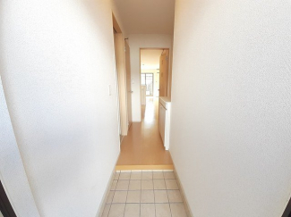 収納もある玄関です