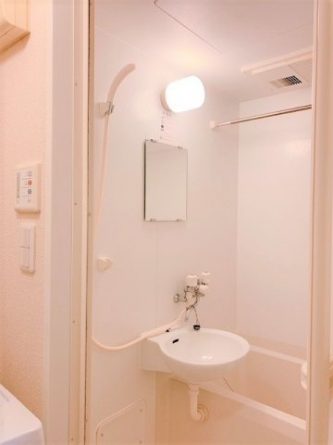 落ち着いた空間のお風呂です