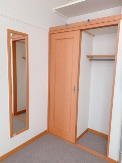 明るい色調の室内です