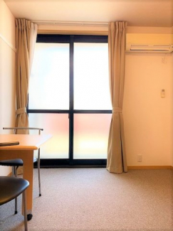 こちらのリビングで趣味の時間をお楽しみください