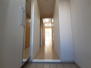 明るい玄関です