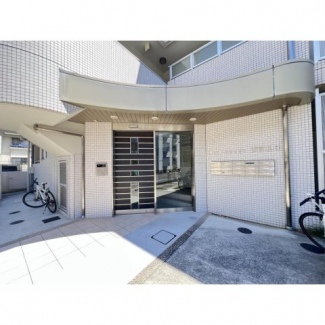 ゆとりのあるエントランスです