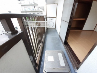 外からの目が気にならないバルコニーで洗濯物が干せます