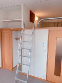 広くて明るい寝室