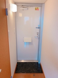 収納もある玄関です