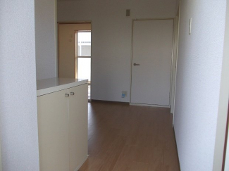 収納もある玄関です