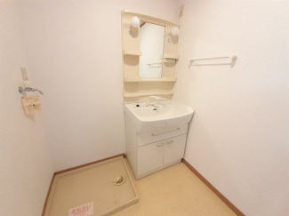 明るい洗面所です